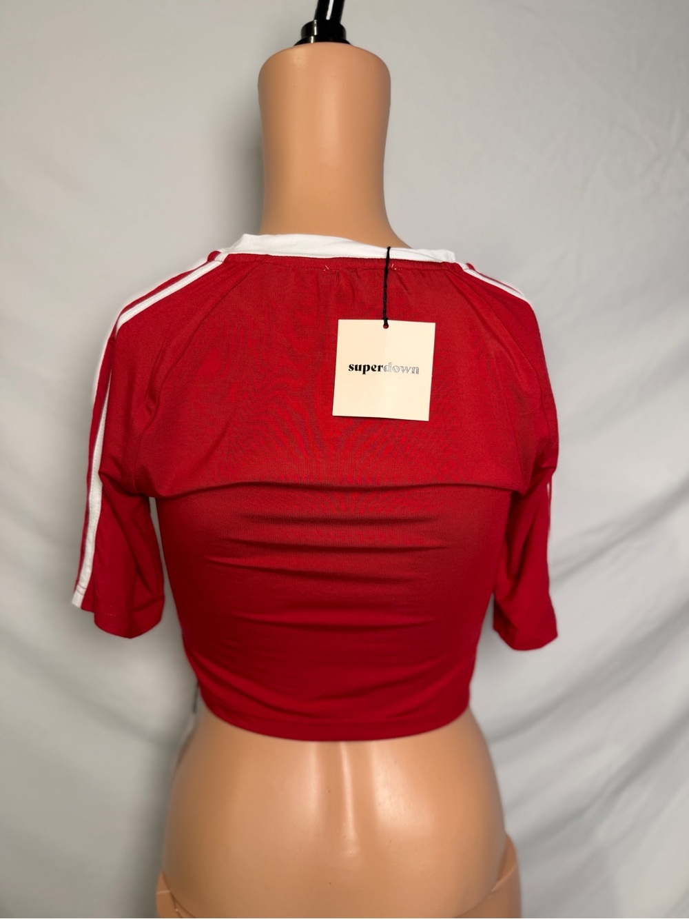 superdown Elisabeth Tee in Red white stripe crop top sporty - Picture 4 of 6